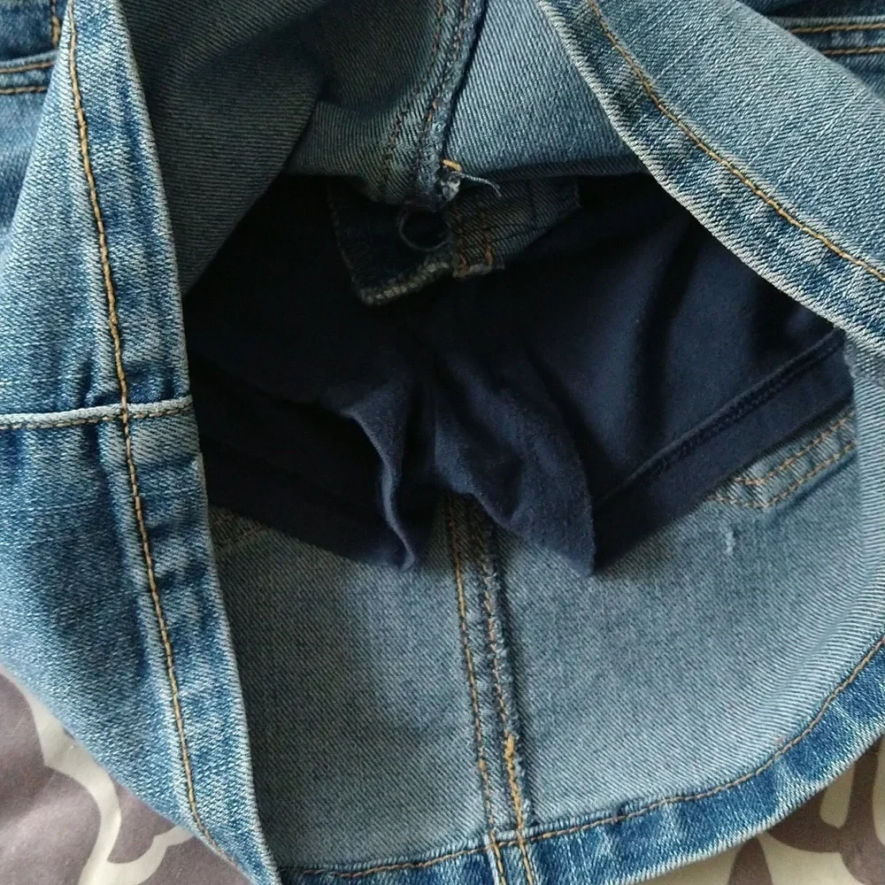 Classic Cut denim skirt size 5